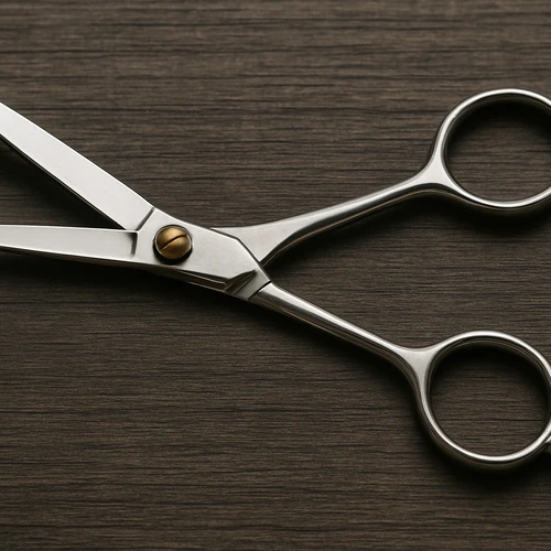 Se un peluquero profesional con las mejores tijeras de peluquería